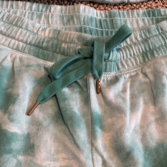 Tie Dye Green & White Jogger Set Size:Top-Medium;Bottom-Small Like New - Picture 3 of 8